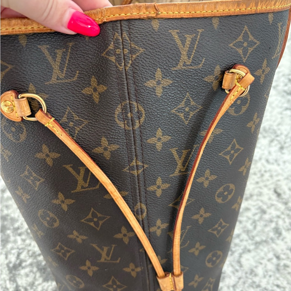 Louis Vuitton Monogram Neverfull MM Tote - Picture 4 of 15